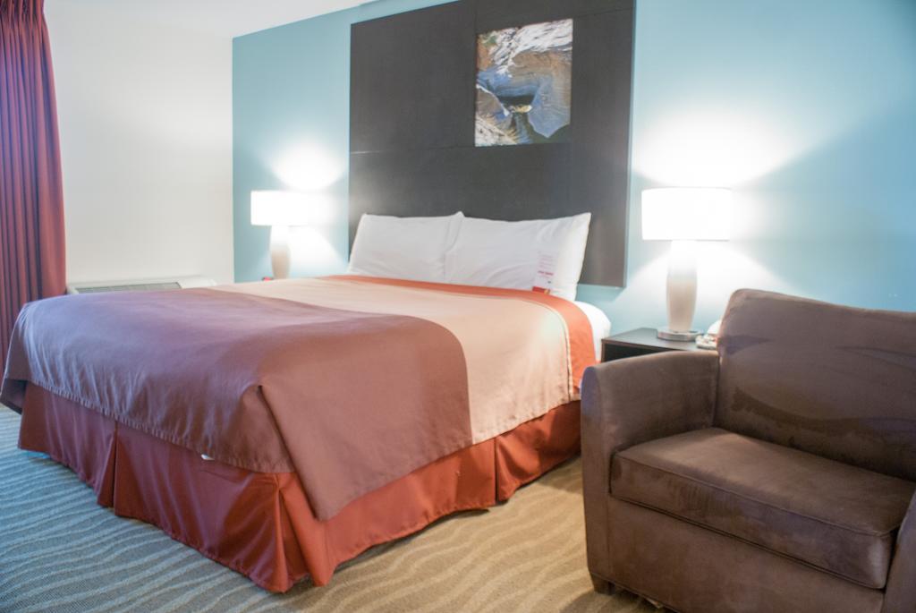 Super 8 By Wyndham Hotel