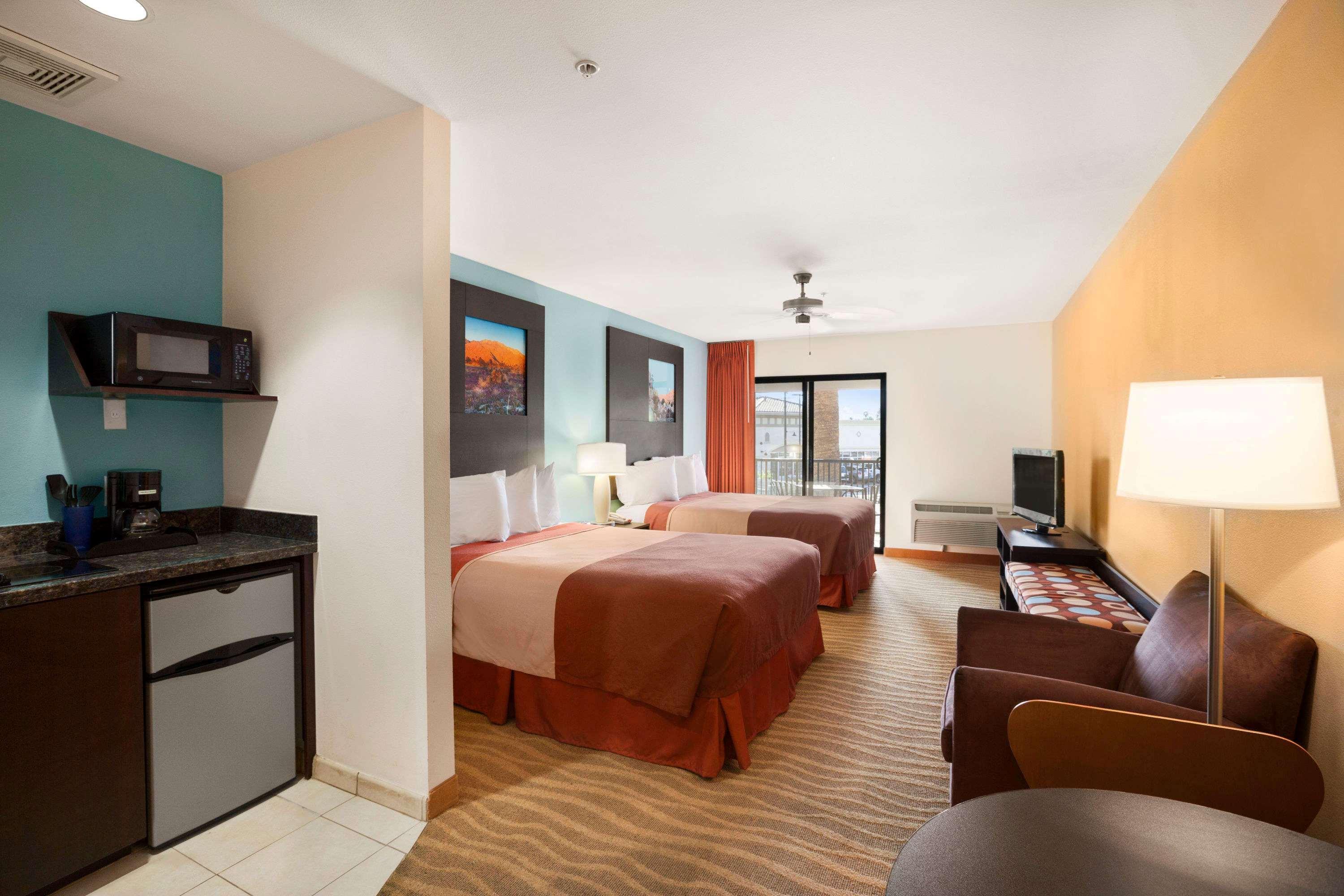 Super 8 By Wyndham Indio