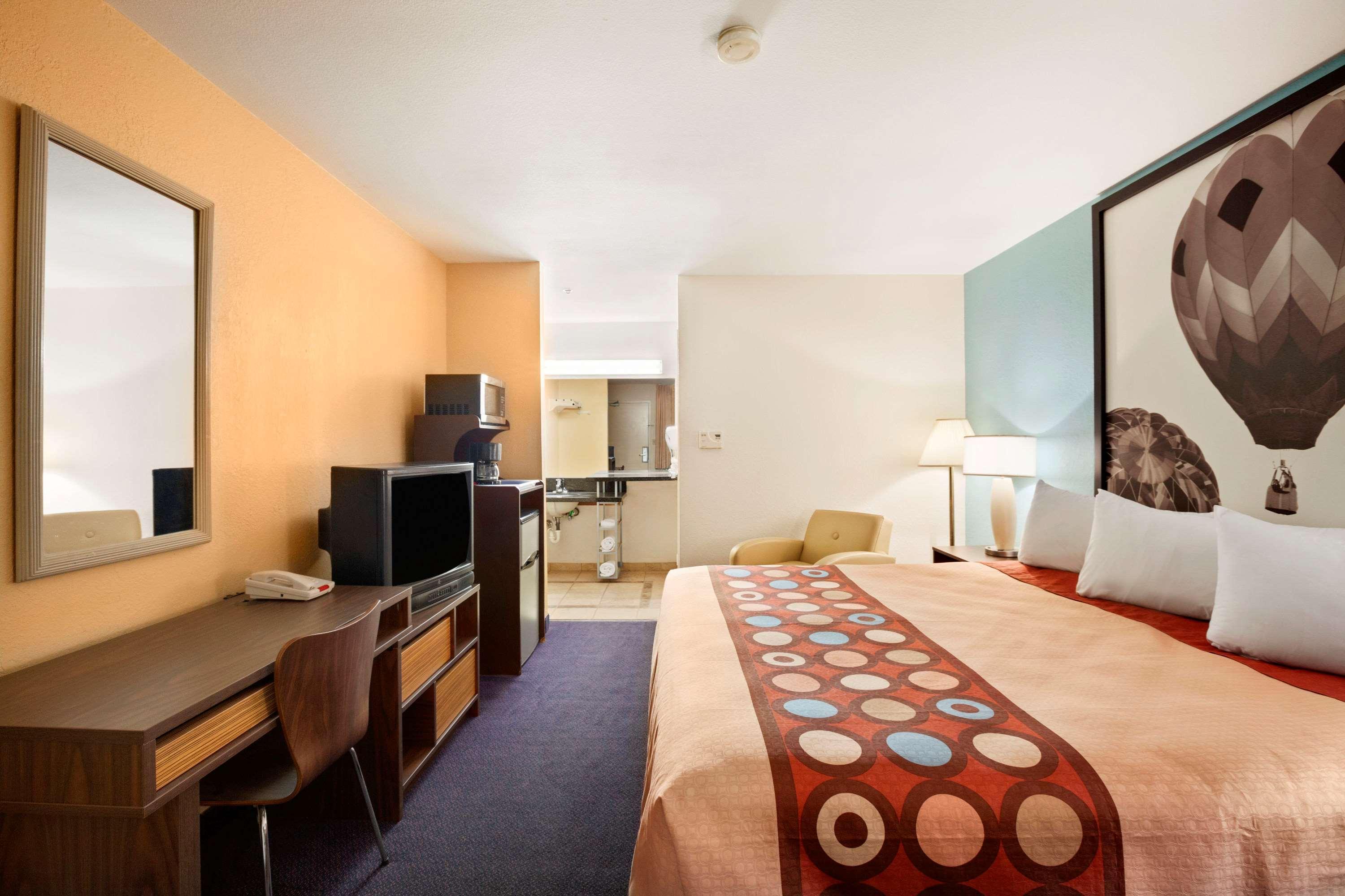 Super 8 By Wyndham Hotel