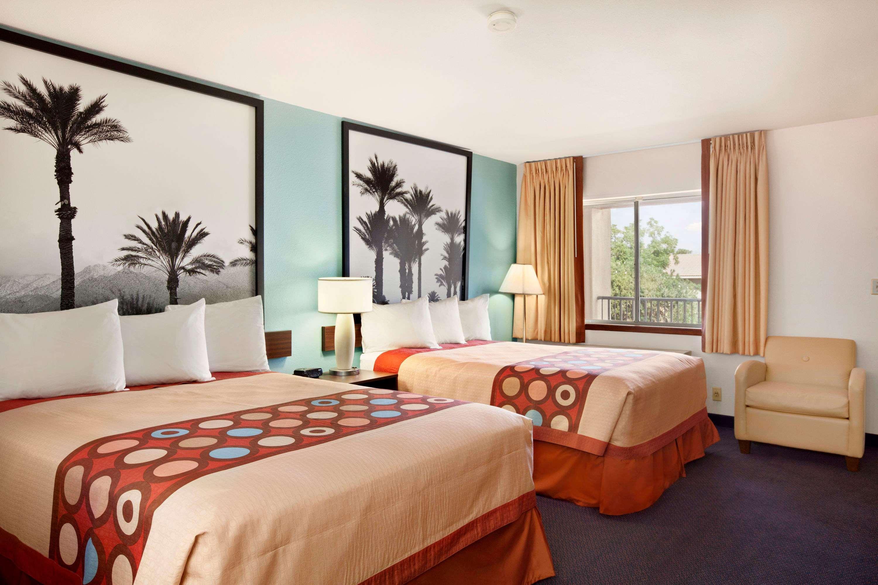 Super 8 By Wyndham Hotel