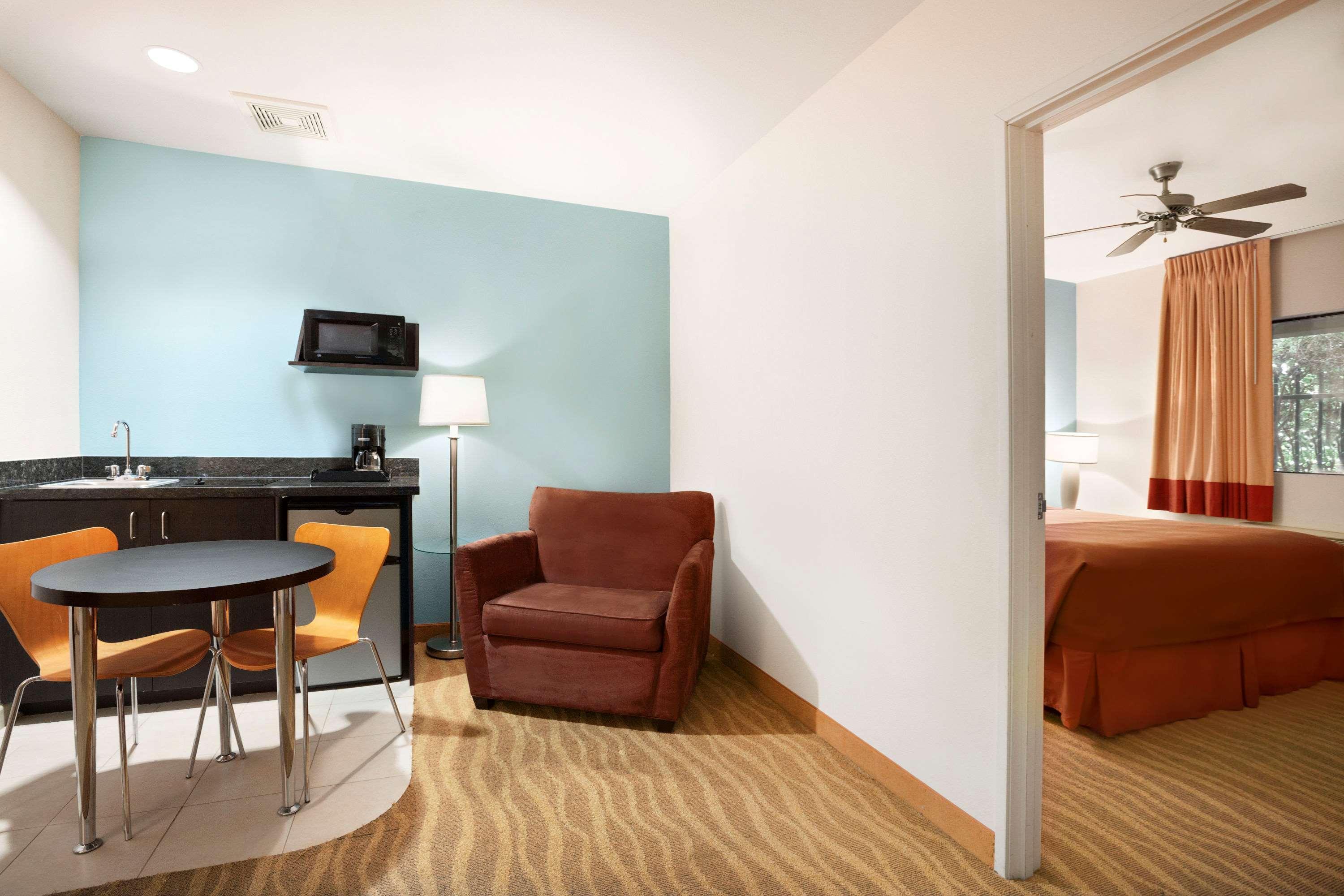 Hotel Super 8 By Wyndham 3*