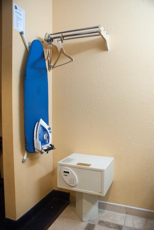 Super 8 By Wyndham Hotel