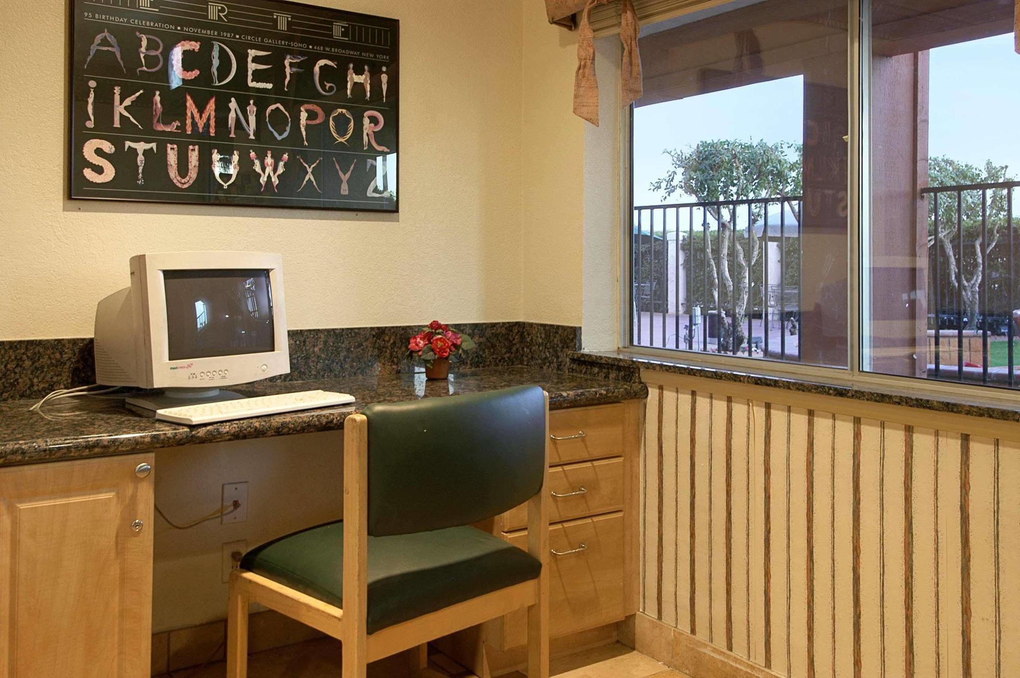 Super 8 By Wyndham Hotel