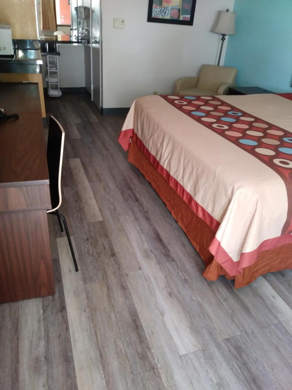 Super 8 By Wyndham Hotel